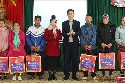 VNPT Sơn La thăm, chúc tết xã Chiềng Hặc