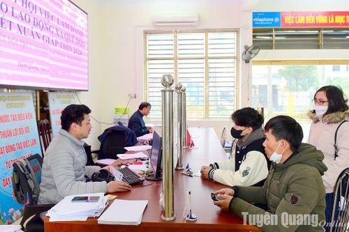 Hơn 60 lao động đăng ký đi làm việc tại nước ngoài trong ngày hội việc làm