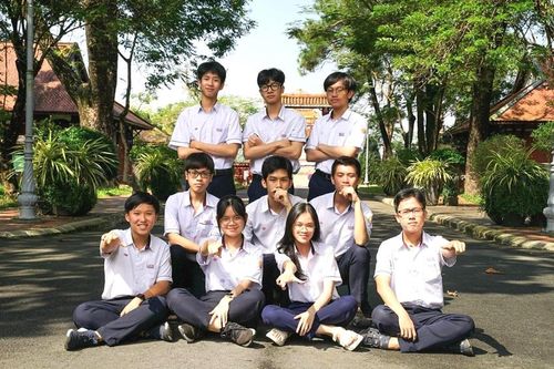 7 học sinh Trường THPT Chuyên Quốc Học – Huế được chọn vào đội dự tuyển thi quốc tế