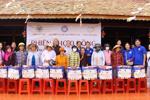 Hội từ thiện Hạt giống từ bi - chùa Đại Giác (Q.Phú Nhuận) tổ chức 'Phiên chợ 0 đồng'