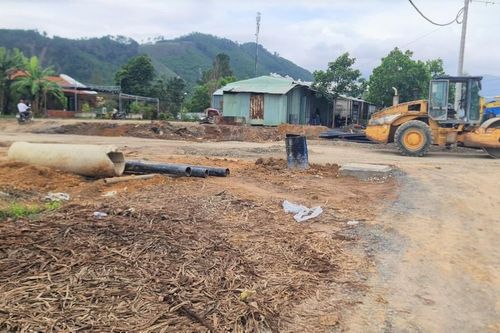 Chưa áp giá đền bù đã san ủi đất của người dân, làm hạ tầng khu tái định cư