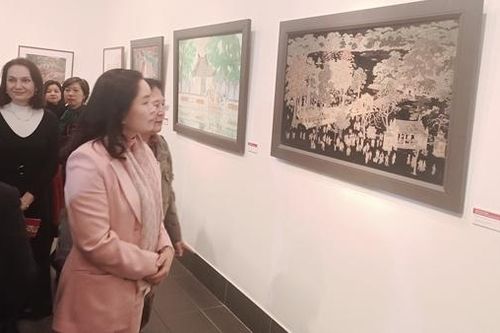Xuân Hà Nội xưa qua hội họa hấp dẫn du khách