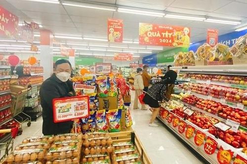 Trước Tết Nguyên đán, nhiều loại hàng hóa, dịch vụ tăng giá