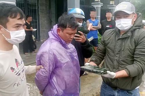 Khống chế đối tượng buôn ma túy khi đang phóng xe máy 'diễn xiếc'