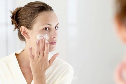 Chăm sóc da dầu đúng cách trong mùa hanh khô