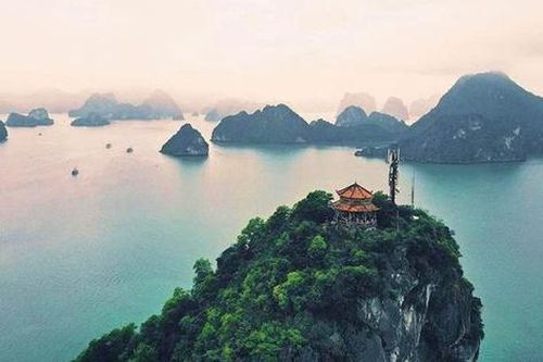 Lonely Planet bình chọn bãi biển Ti Tốp của Việt Nam vào Top 100 bãi biển tuyệt nhất thế giới 2024