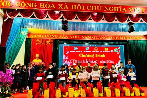 Bắc Giang: Hội Bảo vệ quyền trẻ em huyện Yên Thế tổ chức chương trình 'Tết ấm tình thương' năm 2024