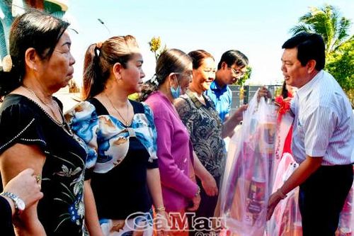 Đoàn kết, phát huy truyền thống, xây dựng quê hương ngày càng đổi mới