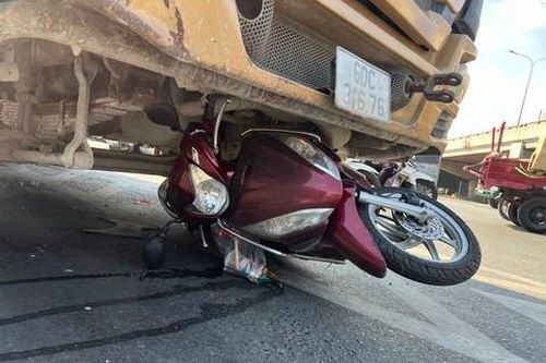 Xe bồn ôm cua cán tử vong cô gái ở ngã tư Linh Xuân