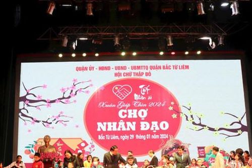 Bắc Từ Liêm: Trao quà tặng hộ có hoàn cảnh khó khăn