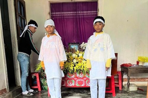 MS 906: Xót thương số phận 2 đứa trẻ sinh đôi có cha vừa tử nạn khi đi bốc keo thuê