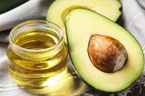 Bí quyết sử dụng dầu quả bơ để có làn da mịn màng, tươi trẻ