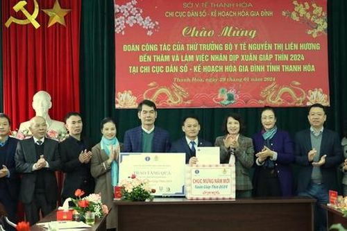 Thứ trưởng Bộ Y tế Nguyễn Thị Liên Hương thăm, chúc Tết tại tỉnh Thanh Hóa