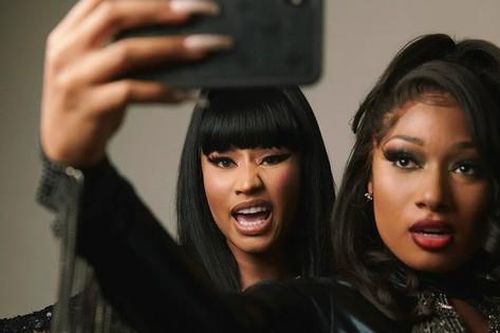 Nicki Minaj hát rap 'cà khịa' đàn em, Megan Thee Stallion đăng ảnh bỉ ngạn đỏ đáp trả