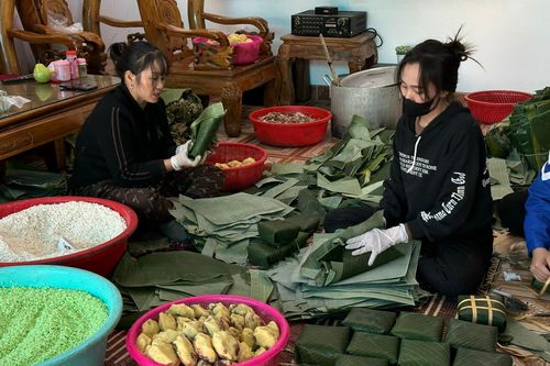 Làng nghề bánh chưng nổi tiếng xứ Nghệ nhộn nhịp dịp giáp Tết