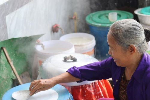 Tất bật làng bánh đa nem Đắc Châu