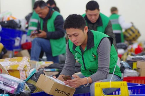 Lo không có đồ mặc Tết vì đơn vị giao hàng quá tải