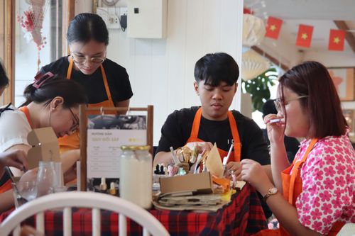 Chi tiền triệu đi workshop 'chữa lành' cuối năm