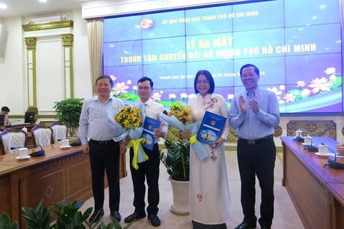 Bổ nhiệm lãnh đạo và ra mắt Trung tâm chuyển đổi số