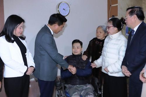Thanh Hóa thăm, tặng quà cựu vận động viên Lê Thị Huệ