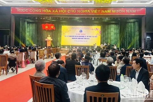 Đà Nẵng gặp mặt cơ quan báo chí, văn nghệ sĩ, trí thức