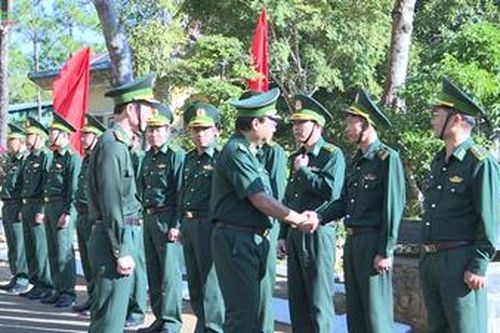 Thiếu tướng Nguyễn Hoài Phương thăm, chúc Tết Bộ đội Biên phòng Đắk Nông