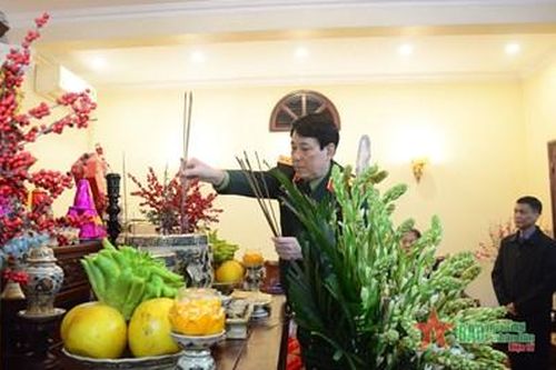 Đại tướng Lương Cường dâng hương, tưởng nhớ cố Tổng Bí thư Lê Khả Phiêu