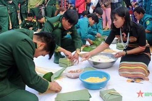 'Bánh chưng xanh' ấm tình quân dân