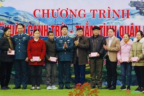 'Xuân canh trời - Thắm tình quân dân' tại Sư đoàn Phòng không 365