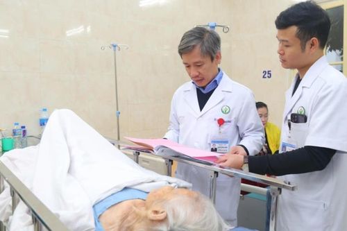 Phẫu thuật xương thành công cho hai cụ bà trăm tuổi