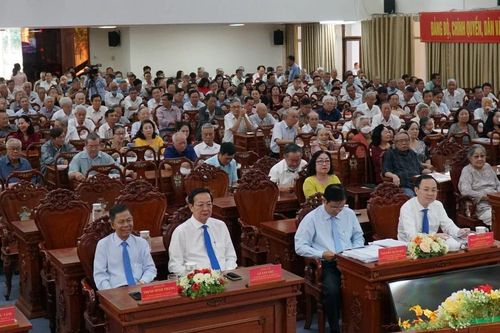 TP Cần Thơ: Họp mặt hơn 1.100 cán bộ hưu trí