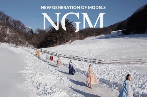 Lần đầu tiên, nhiều người mẫu Việt cùng catwalk trên tuyết trắng