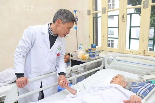 Cụ bà 105 tuổi được phẫu thuật thay khớp háng thành công