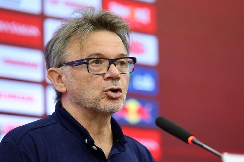 HLV Philippe Troussier hứa rút kinh nghiệm