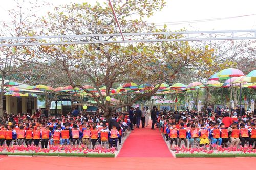 Báo GD&TĐ đồng hành trao quà Tết cho học sinh tại Hà Tĩnh