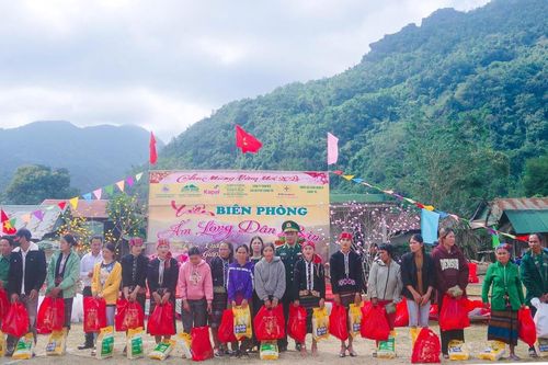 Vui Tết sớm trên biên cương Hướng Lập