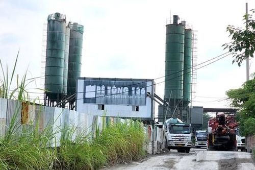 Hà Nội: Loạt trạm trộn bê tông trái phép 'án ngữ' đất dịch vụ