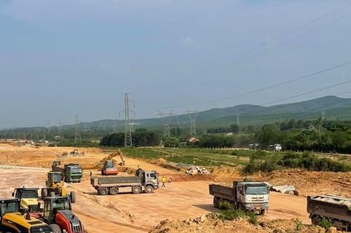 Trưởng thôn chỉ đạo 18 hộ dân lập khống hồ sơ để nhận hơn 4 tỉ đồng tiền đền bù Cao tốc Bắc - Nam