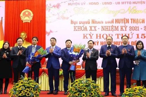 Ông Phùng Khắc Sơn làm Phó Chủ tịch UBND huyện Thạch Thất