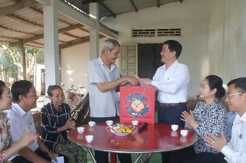 Hậu Giang tri ân người có công với cách mạng