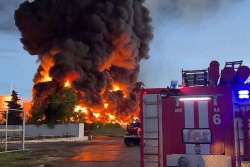 Hàng loạt cơ sở dầu mỏ của Nga bị tấn công bằng máy bay không người lái