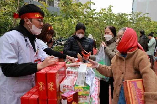Ấm áp Hội chợ Tết 0 đồng cho bệnh nhân Bệnh viện Thanh Nhàn