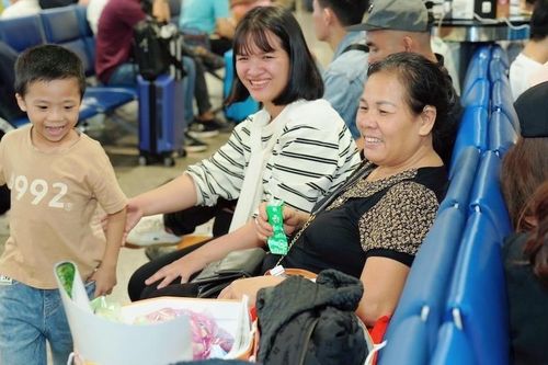 Tăng hàng trăm chuyến, nhiều chặng bay vẫn 'cạn vé'