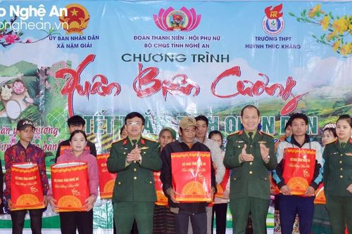 Bộ Chỉ huy Quân sự tỉnh Nghệ An tổ chức Chương trình 'Xuân biên cương, hải đảo - Tết thắm tình quân dân'