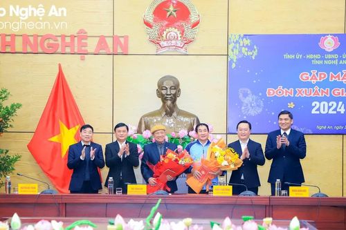 Thường trực Tỉnh ủy Nghệ An gặp mặt các đồng chí nguyên lãnh đạo tỉnh đã nghỉ hưu