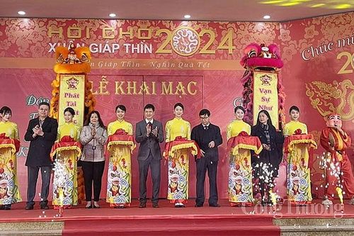 Hà Nội: Hội chợ Xuân Giáp Thìn giới thiệu hàng trăm sản vật vùng miền