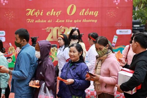 Hội chợ 0 đồng - Mùa Xuân đến bệnh nhân nội trú Bệnh viện Thanh Nhàn