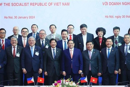 Thủ tướng Phạm Minh Chính cùng Tổng thống Philippines gặp gỡ doanh nghiệp tiêu biểu hai nước