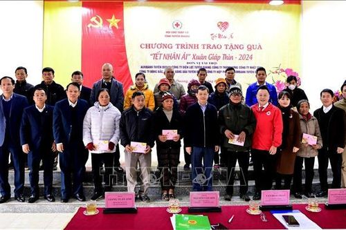 Tết Nhân ái đến với người nghèo tại Long An, Tuyên Quang, Đà Nẵng, Phú Thọ