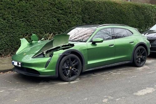 Xe điện Porsche Taycan bị trộm đèn pha vì lý do gì?